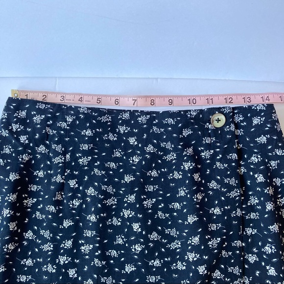 Wrap Mini Skirt Black w/white floral print - Picture 5 of 8